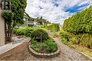 975 Monashee Place - Photo 46