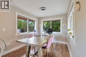 1552 Pinehurst Crescent - Photo 10