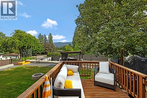 1552 Pinehurst Crescent - Photo 12
