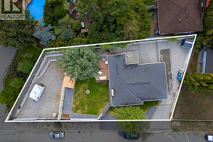 1552 Pinehurst Crescent - Photo 2