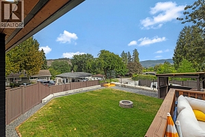 1552 Pinehurst Crescent - Photo 3