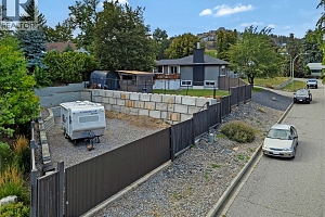 1552 Pinehurst Crescent - Photo 4