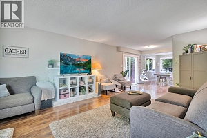 1552 Pinehurst Crescent - Photo 5
