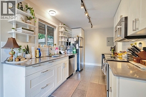 1552 Pinehurst Crescent - Photo 9