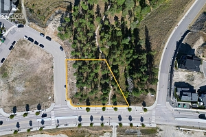 1810 Hilltop Crescent - Photo 2