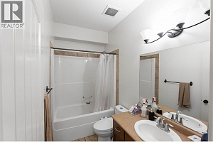 447 Stetson Street - Photo 31