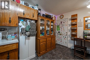 3710 25 Avenue - Photo 4