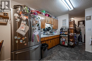 3710 25 Avenue - Photo 6