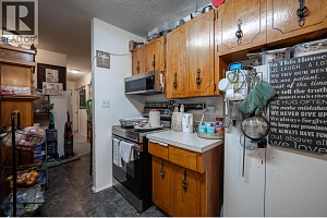 3710 25 Avenue - Photo 7