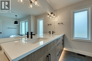 925 Bull Crescent - Photo 43