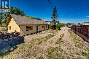 3400A 16 Avenue - Photo 33