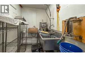 1359 Sutherland Avenue - Photo 14