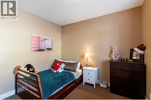 1347 Wilmot Avenue - Photo 32