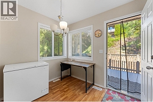 580 Spruceview Place N - Photo 15