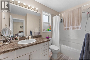 580 Spruceview Place N - Photo 18