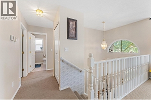 580 Spruceview Place N - Photo 2