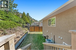 580 Spruceview Place N - Photo 23