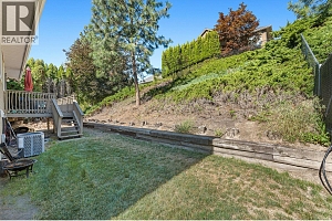 580 Spruceview Place N - Photo 24