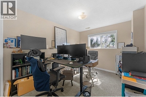 580 Spruceview Place N - Photo 32