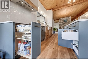 1590 Willow Crescent - Photo 10