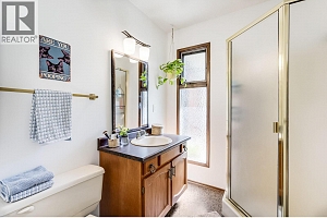 1590 Willow Crescent - Photo 18