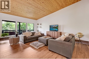 1590 Willow Crescent - Photo 3