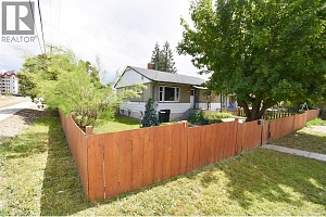 3011 38 Street - Photo 2