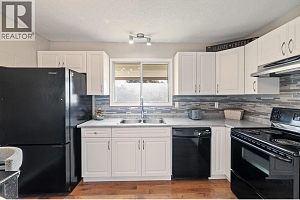 1040 Glenmore Drive - Photo 3