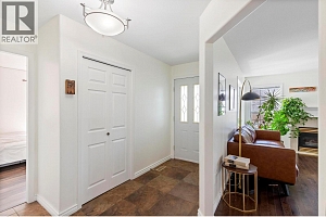 2098 Sunview Drive - Photo 2