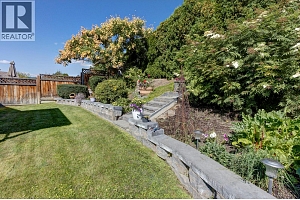 324 Village Lane - Photo 35