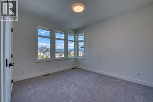 1070 Emslie Street - Photo 13