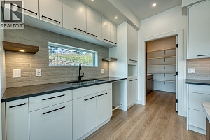 1070 Emslie Street - Photo 20