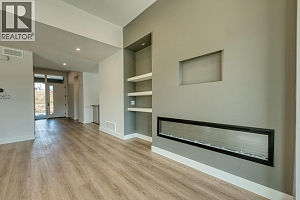 1070 Emslie Street - Photo 32