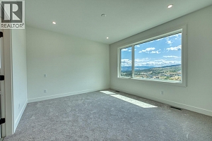 1070 Emslie Street - Photo 35