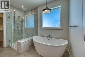 1070 Emslie Street - Photo 38