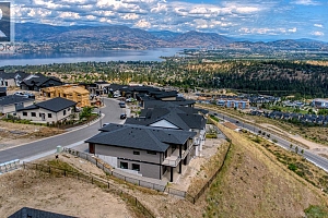 1070 Emslie Street - Photo 4