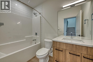 1070 Emslie Street - Photo 44