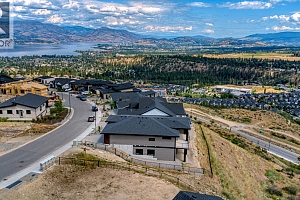 1070 Emslie Street - Photo 5