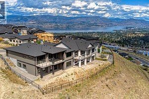 1070 Emslie Street - Photo 8