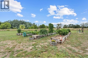 3550 Benvoulin Road - Photo 43