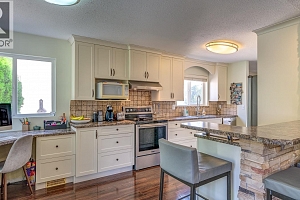1853 Glenhaven Crescent - Photo 3
