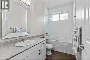 311 Poonian Street - Photo 35