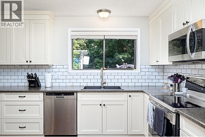 3478 Lockhart Crescent - Photo 9