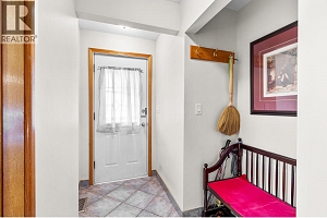 983 Glengarry Street - Photo 2