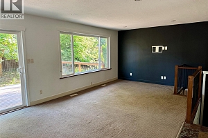 3353 Greenwood Court - Photo 2