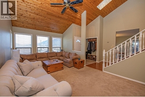 135 Birch Crescent - Photo 2