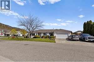 390 McTavish Crescent - Photo 2