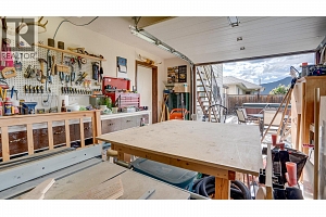 2640 Catherine Crescent - Photo 36