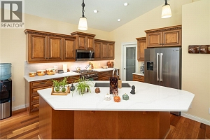 335 Quilchena Drive - Photo 3