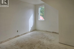 1660 Shuswap Avenue - Photo 10